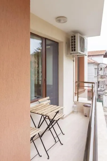 בורגאס Breeze Apartment