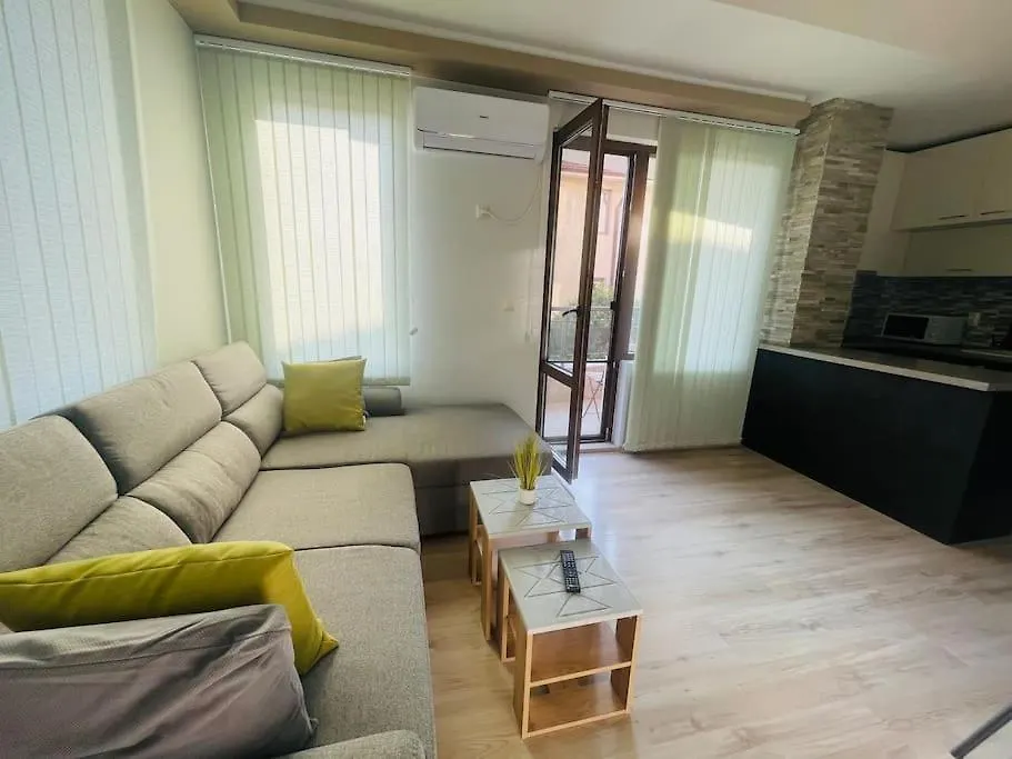 בורגאס Breeze Apartment
